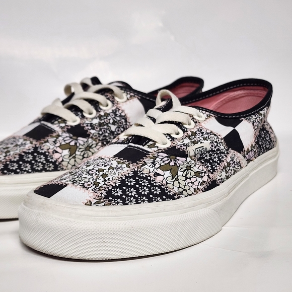 Vans Shoes - Vans Authentic Women Size Black White Checkered Skateboarding women 7.5, men 6